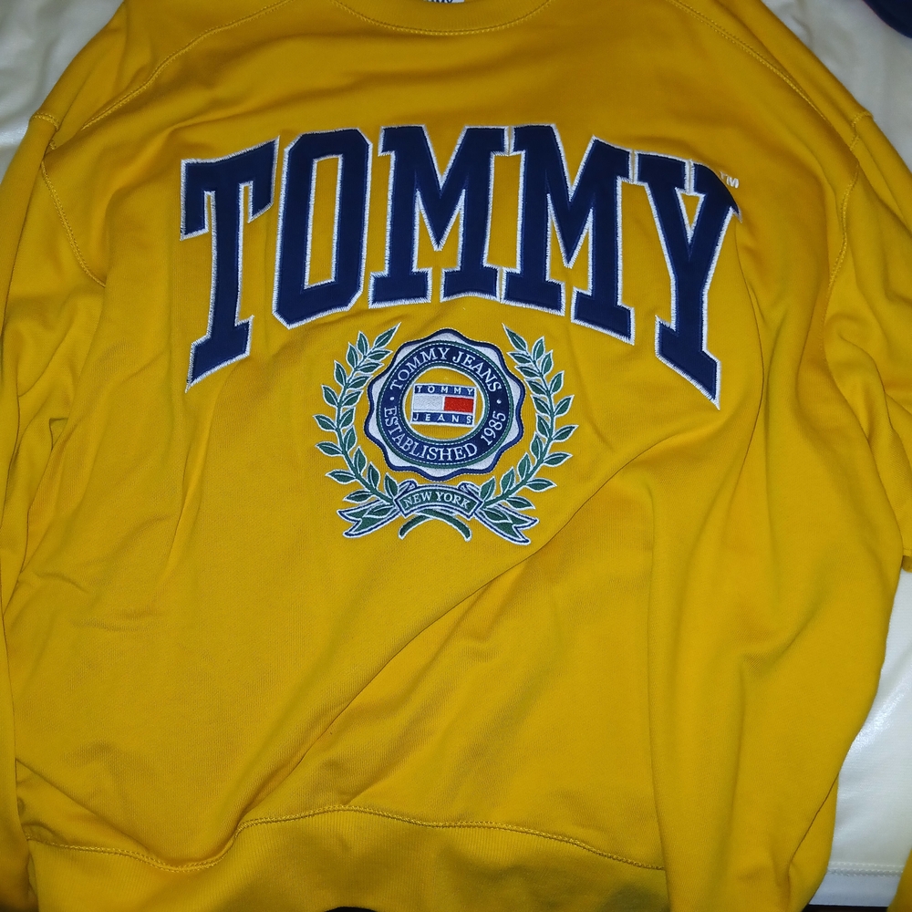 Tommy Hilfiger Men's Yellow Crewneck Sweater